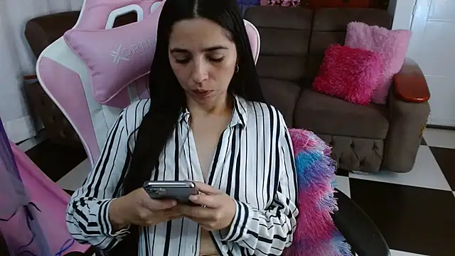 Snapshot of kendall_all4u chatting on 02-02-26, 04:33 kendall all4u online show from 02-02-26, 04:33