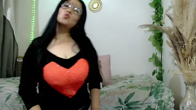 Donniia online show from 06-12-26, 10:18