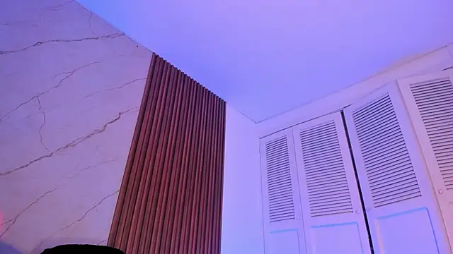 Emiilycollins online show from 12-21-25, 05:47