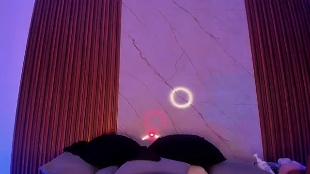 Emiilycollins online show from 12-05-25, 02:10