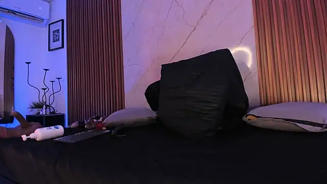 Emiilycollins online show from 12-20-25, 01:30