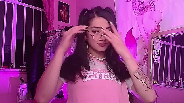 Snapshot of moonfiredancer chatting on 09-25-25, 03:01 moonfiredancer online show from 09-25-25, 03:01