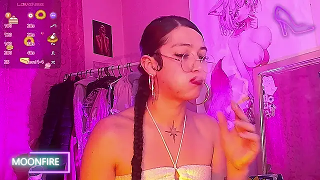 Snapshot of moonfiredancer chatting on 09-29-25, 04:19 moonfiredancer online show from 09-29-25, 04:19