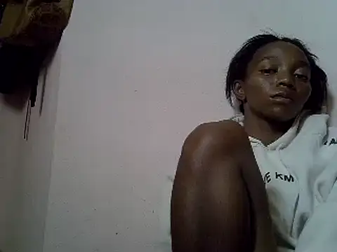 Snapshot of ElianeHot chatting on 02-25-25, 12:38 ElianeHot online show from 02-25-25, 12:38