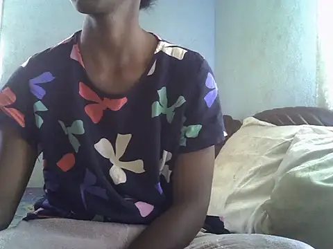 Snapshot of ElianeHot chatting on 10-28-25, 07:51 ElianeHot online show from 10-28-25, 07:51