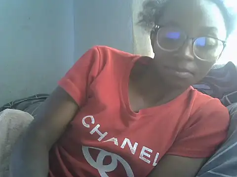 Snapshot of ElianeHot chatting on 06-09-26, 01:12 ElianeHot online show from 06-09-26, 01:12