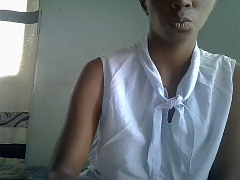 Snapshot of ElianeHot chatting on 10-21-25, 08:47 ElianeHot online show from 10-21-25, 08:47