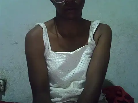 Snapshot of ElianeHot chatting on 06-10-26, 07:48 ElianeHot online show from 06-10-26, 07:48