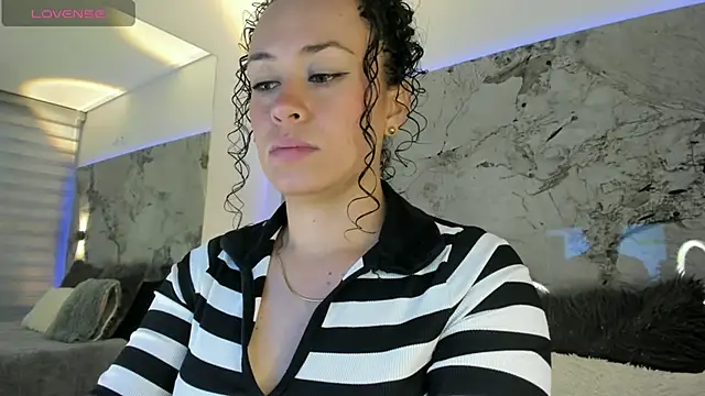 LIZ HOLMES online show from 10-07-25, 10:49