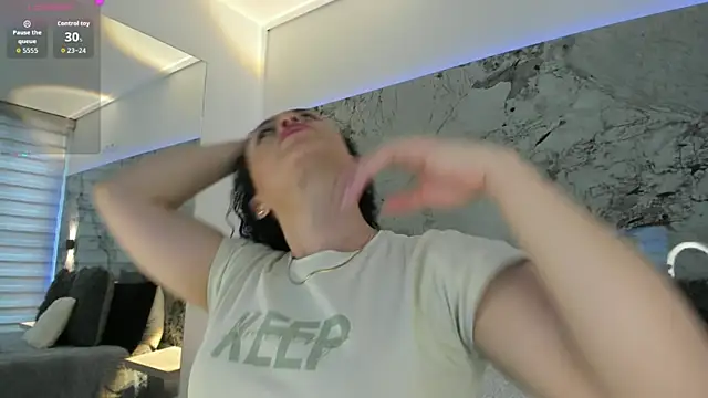 LIZ HOLMES online show from 10-11-25, 11:33