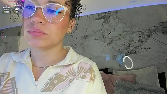 LIZ HOLMES online show from 12-17-25, 11:04