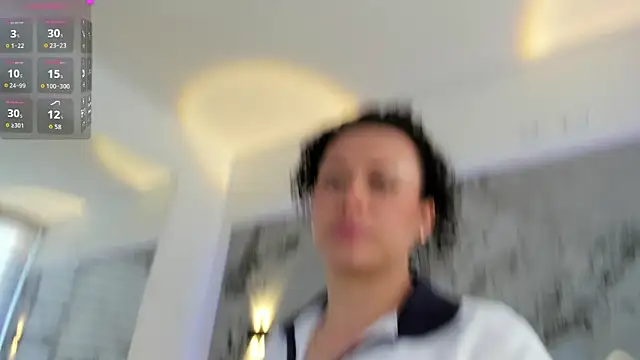 LIZ HOLMES online show from 10-06-25, 12:39