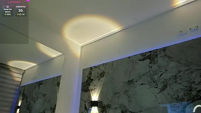 LIZ HOLMES online show from 10-10-25, 10:38