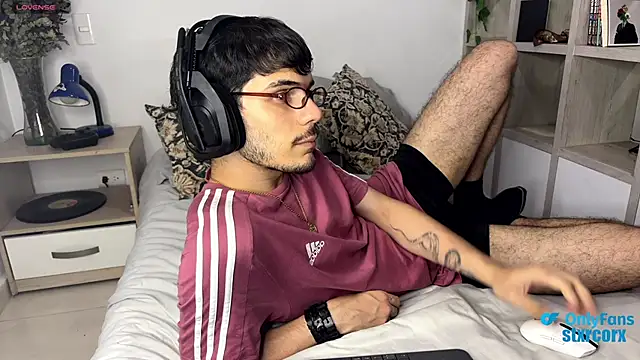 Snapshot of ilytheo chatting on 02-25-25, 02:47 ilytheo online show from 02-25-25, 02:47