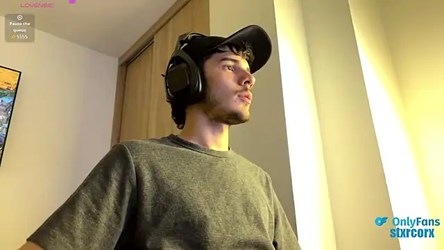 Snapshot of ilytheo chatting on 10-08-25, 07:32 ilytheo online show from 10-08-25, 07:32