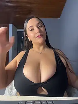 Snapshot of Taylortits chatting on 05-04-26, 01:03 Taylortits online show from 05-04-26, 01:03