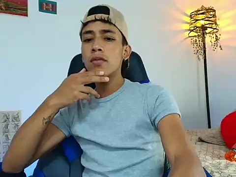 Ostin18hot online show from 11-30-25, 01:50