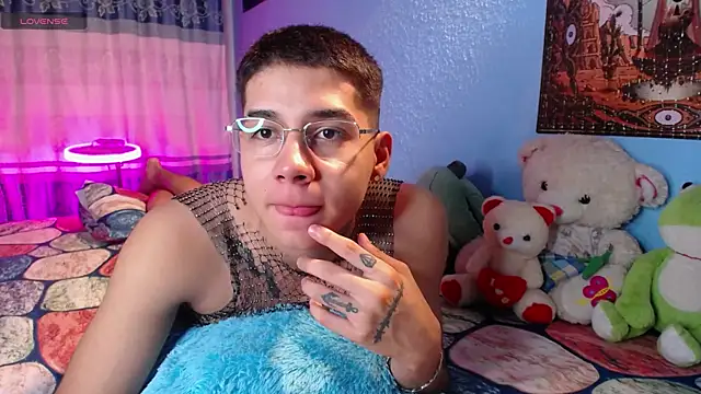 Snapshot of mexican_cum chatting on 04-28-26, 01:04 mexican cum online show from 04-28-26, 01:04