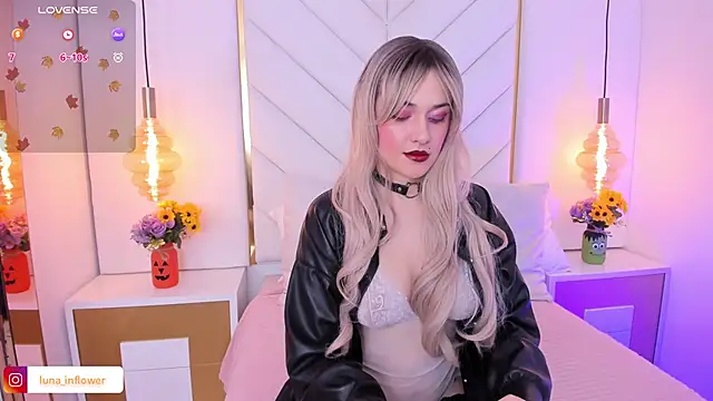 Flor delunaa online show from 10-27-25, 12:39