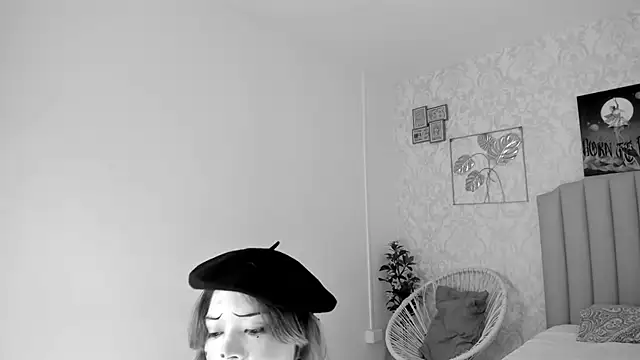 Adria ross online show from 11-22-25, 01:10