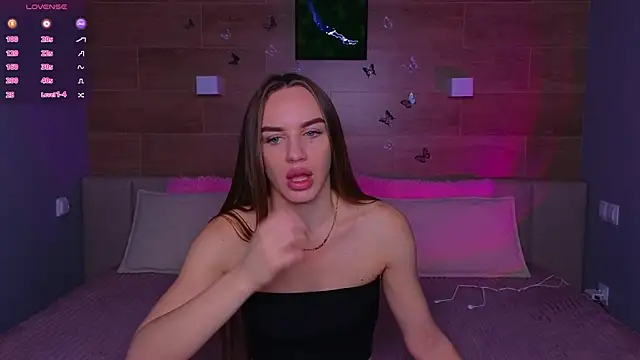 SaraCros online show from 11-25-25, 05:41