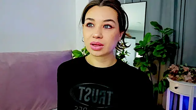 Snapshot of divetagrace chatting on 02-09-26, 07:34 divetagrace online show from 02-09-26, 07:34