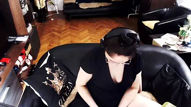 Snapshot of Imperatriza chatting on 07-13-26, 11:48 Imperatriza online show from 07-13-26, 11:48
