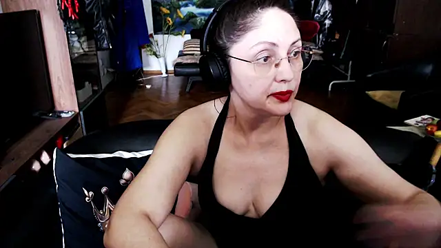 Snapshot of Imperatriza chatting on 06-10-26, 02:51 Imperatriza online show from 06-10-26, 02:51