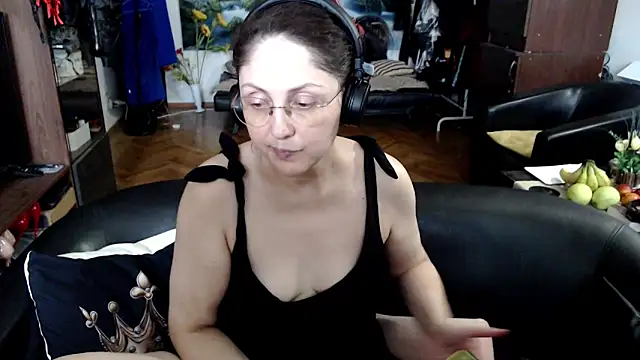 Snapshot of Imperatriza chatting on 06-09-26, 03:02 Imperatriza online show from 06-09-26, 03:02
