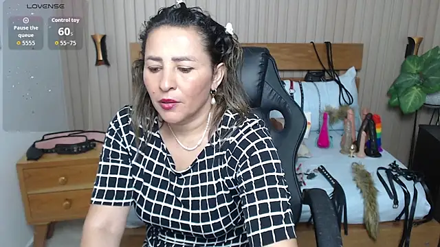 luciana ballesteros  online show from 11-24-25, 01:22