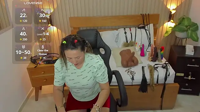 luciana ballesteros  online show from 10-30-25, 12:25