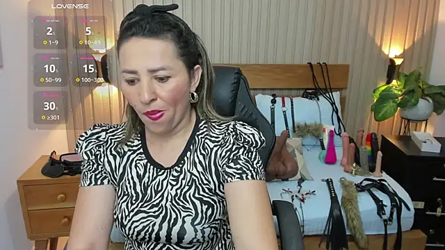 Snapshot of luciana_ballesteros_ chatting on 09-17-25, 12:18 luciana ballesteros online show from 09-17-25, 12:18