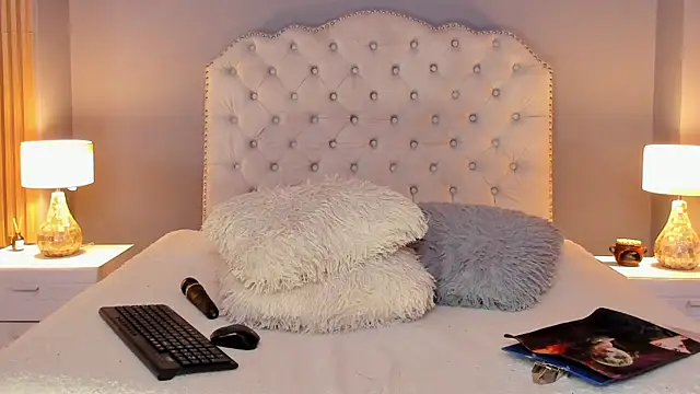 RamonaSimons online show from 10-22-25, 08:08