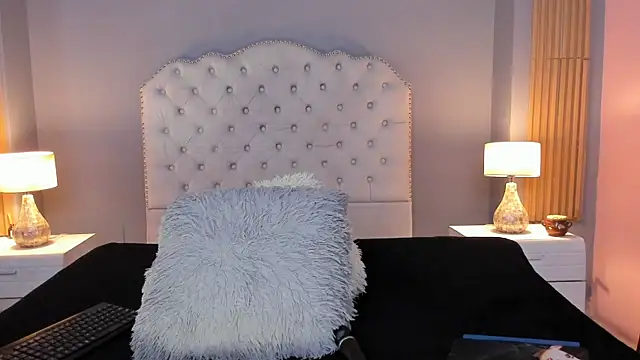 Snapshot of RamonaSimons chatting on 09-30-25, 08:26 RamonaSimons online show from 09-30-25, 08:26