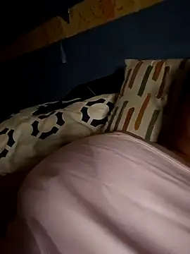 Snapshot of poussychats chatting on 01-08-25, 10:37 poussychats online show from 01-08-25, 10:37