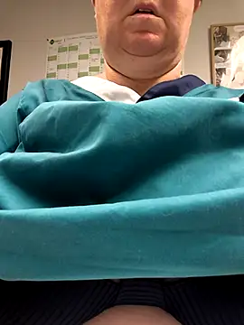 poussychats online show from 12-16-25, 04:28