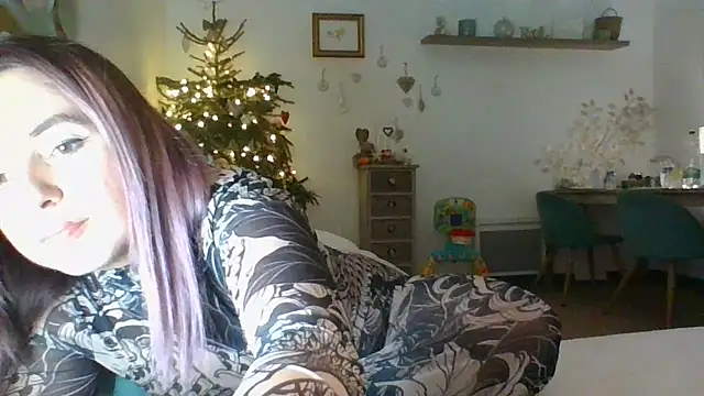 Snapshot of lyajoliee chatting on 01-05-25, 08:31 lyajoliee online show from 01-05-25, 08:31