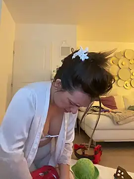 Snapshot of lyajoliee chatting on 01-12-26, 05:25 lyajoliee online show from 01-12-26, 05:25