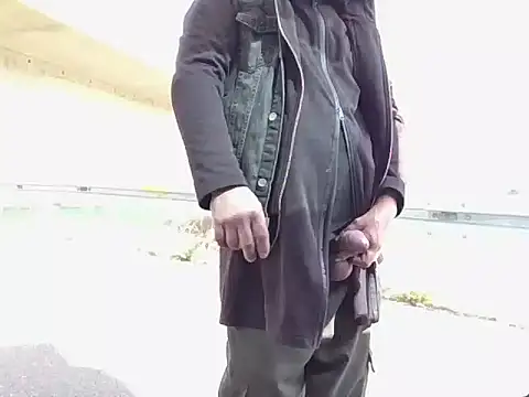 Snapshot of BigHenrySNC chatting on 03-29-26, 10:28 BigHenrySNC online show from 03-29-26, 10:28