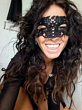 EmySkinny85 online show from 10-29-25, 07:51