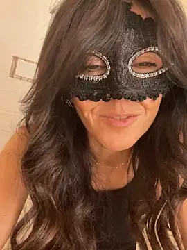 EmySkinny85 online show from 12-15-25, 10:54