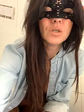 EmySkinny85 online show from 12-17-25, 09:14