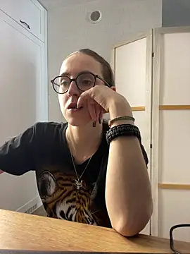 Snapshot of MartiniiSelenna chatting on 06-16-26, 05:51 MartiniiSelenna online show from 06-16-26, 05:51
