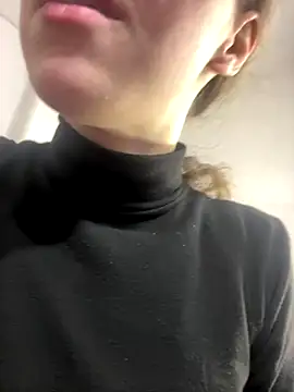 Snapshot of MartiniiSelenna chatting on 11-03-25, 06:51 MartiniiSelenna online show from 11-03-25, 06:51