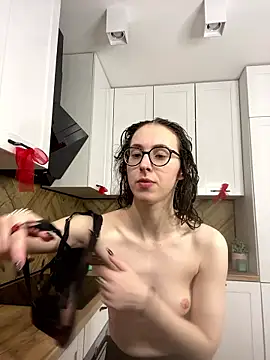 Snapshot of MartiniiSelenna chatting on 01-13-26, 07:01 MartiniiSelenna online show from 01-13-26, 07:01