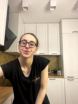 Snapshot of MartiniiSelenna chatting on 11-28-25, 06:46 MartiniiSelenna online show from 11-28-25, 06:46