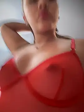 Snapshot of Rose-euphoria chatting on 10-05-25, 01:24 Rose-euphoria online show from 10-05-25, 01:24