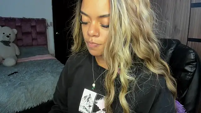 ladyrd1 online show from 04-24-26, 01:29