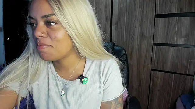 ladyrd1 online show from 04-18-26, 12:46