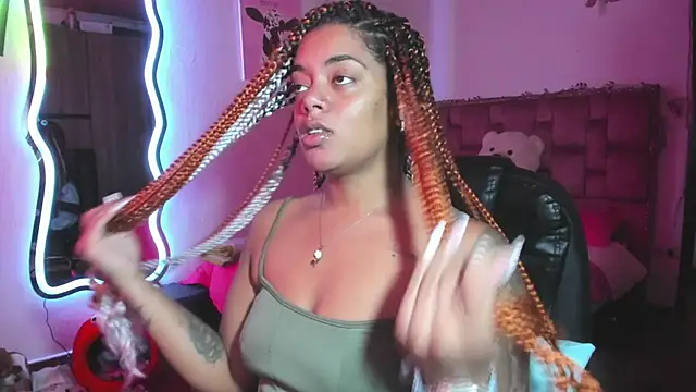 ladyrd1 online show from 02-11-26, 01:11